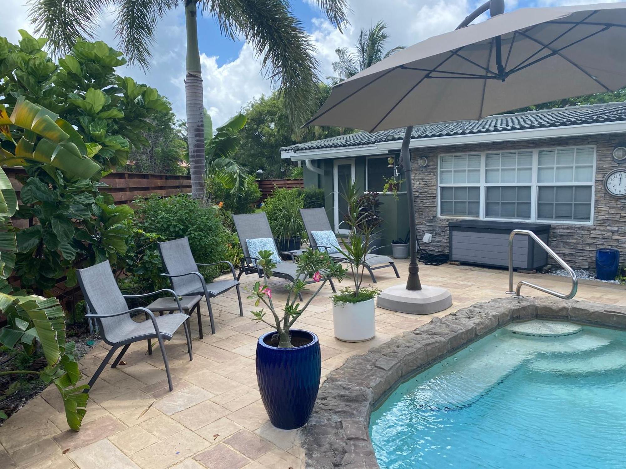 Bed and breakfast Wilton Manors A Mens Oasis Extérieur photo